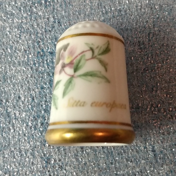 Franklin Porcelain 1979 Thimbles Birds Nuthatch Sitta Europaea - Picture 2 of 4